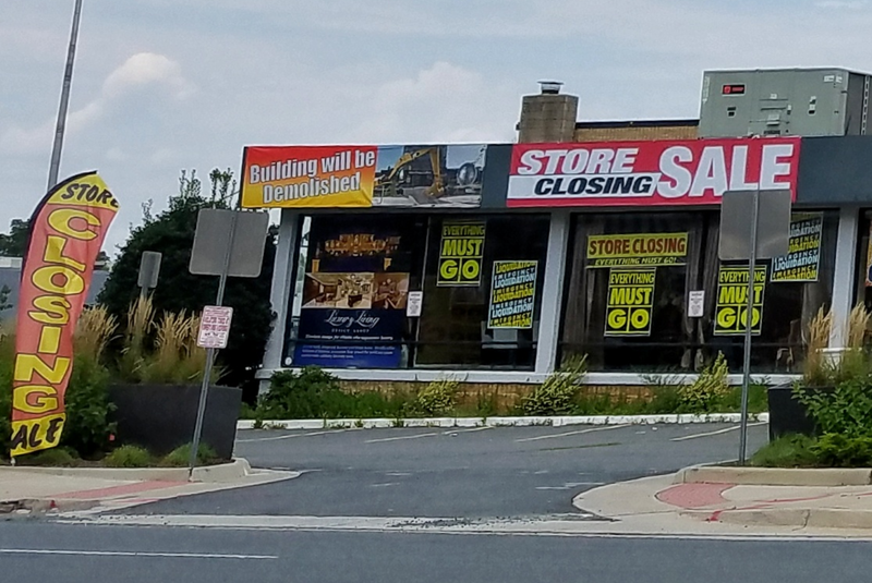 Illustration for article titled The Mercedes dealer by my office has a bunch of pointy used cars out front